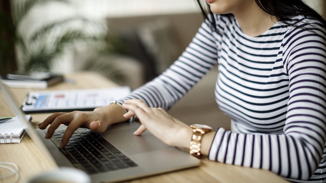 Woman using a computer to research what is a mutual fund.