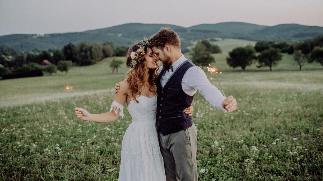 married couple who saved on pandemic wedding 