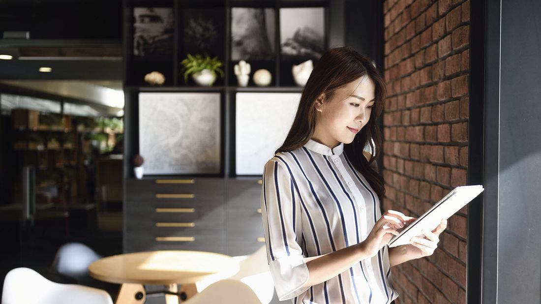 Woman reading Northwestern Mutual Market Commentary