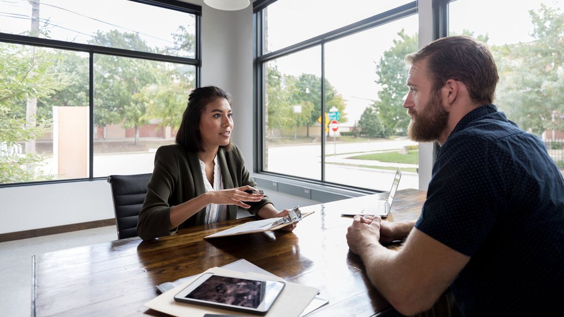 A financial advisor explains what an ETF is to her client