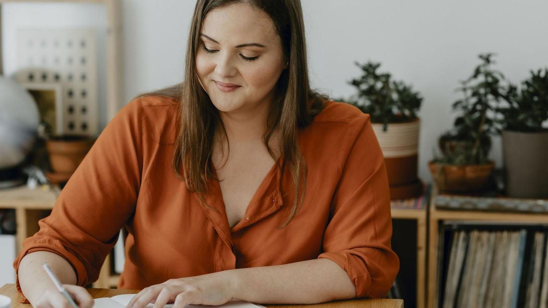 woman working on her new year's financial checklist