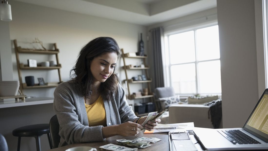 A woman builds a savings plan on her computer