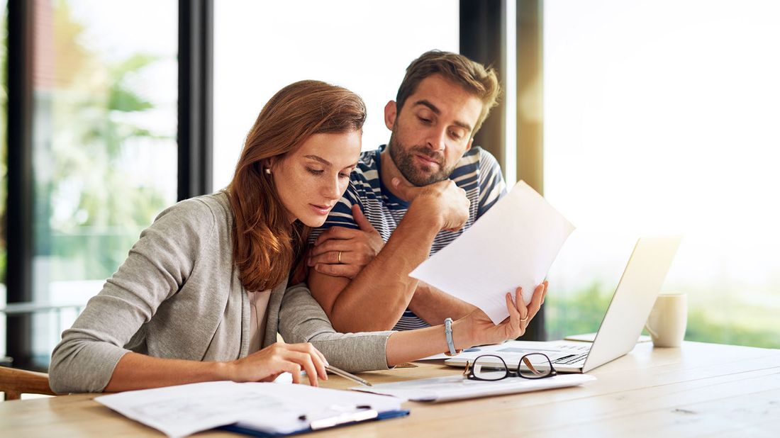 couple filling out medical school application