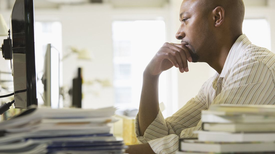 Man reading about US China trade