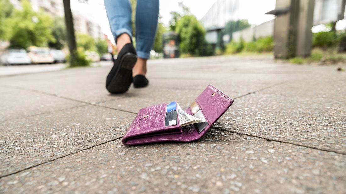 woman leaving wallet on ground