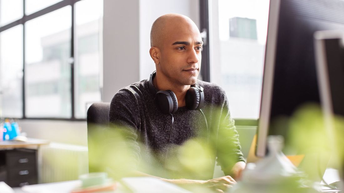 Man looking at computer screen.