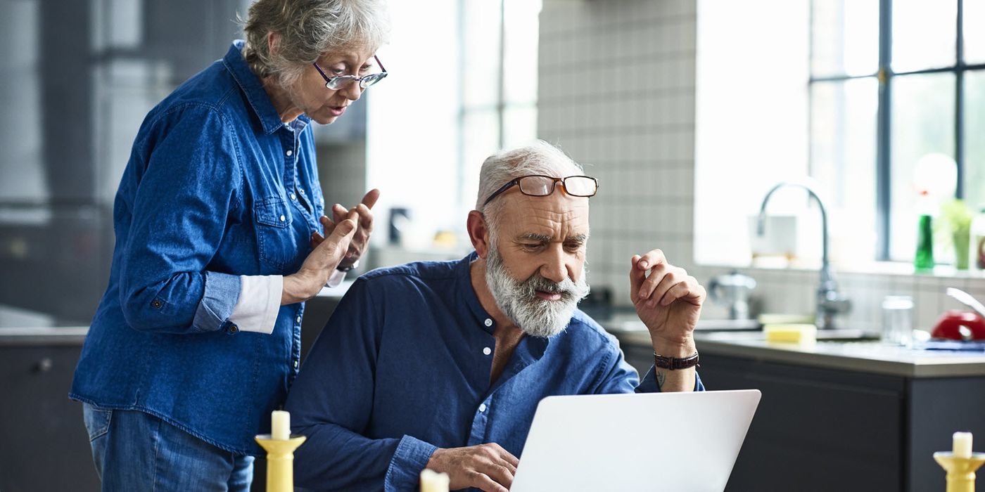Couple using a laptop to research how does an annuity work?