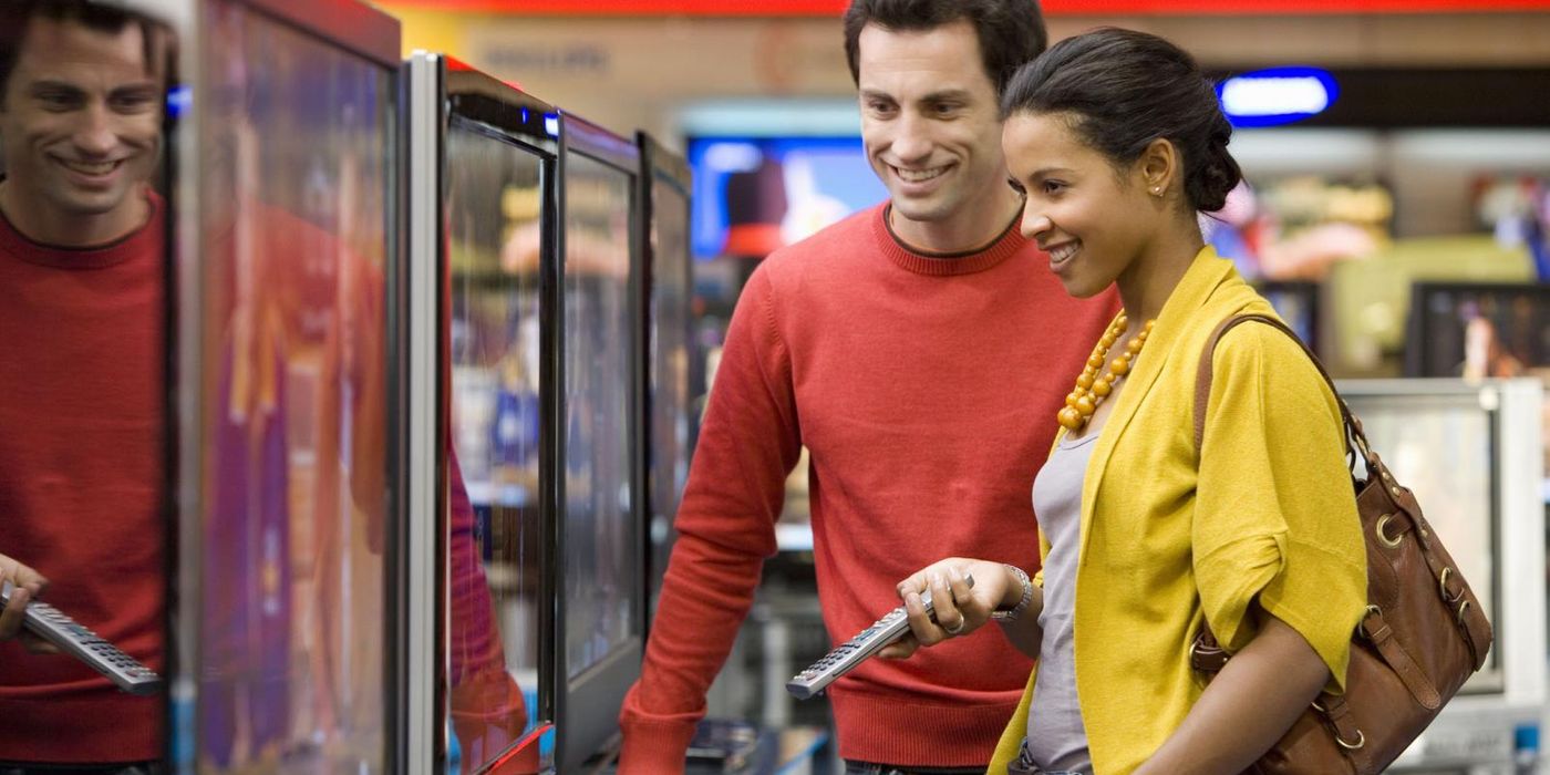 Couple shopping for televisions on Black Friday