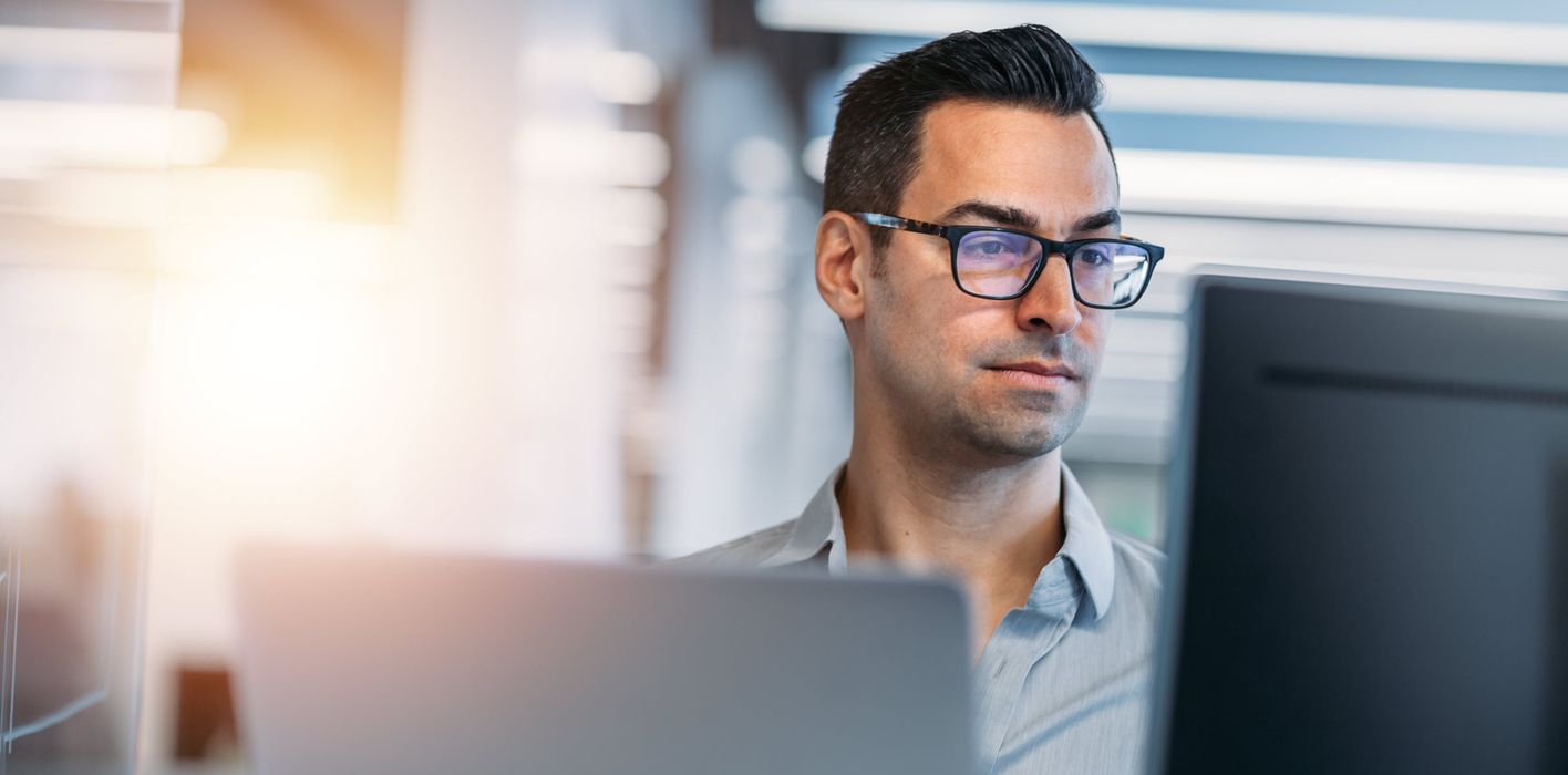 Man reading Northwestern Mutual’s weekly market commentary.