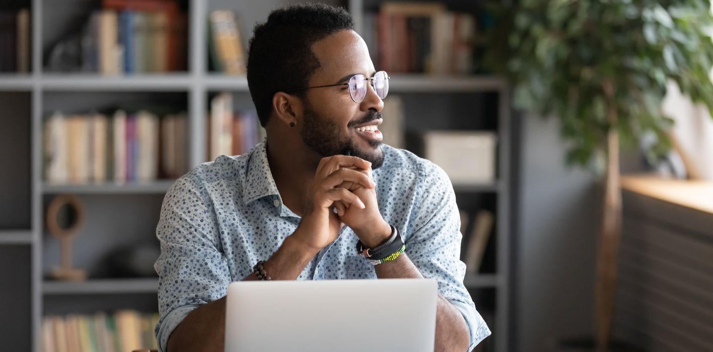 Man reading Northwestern Mutual’s weekly market commentary.