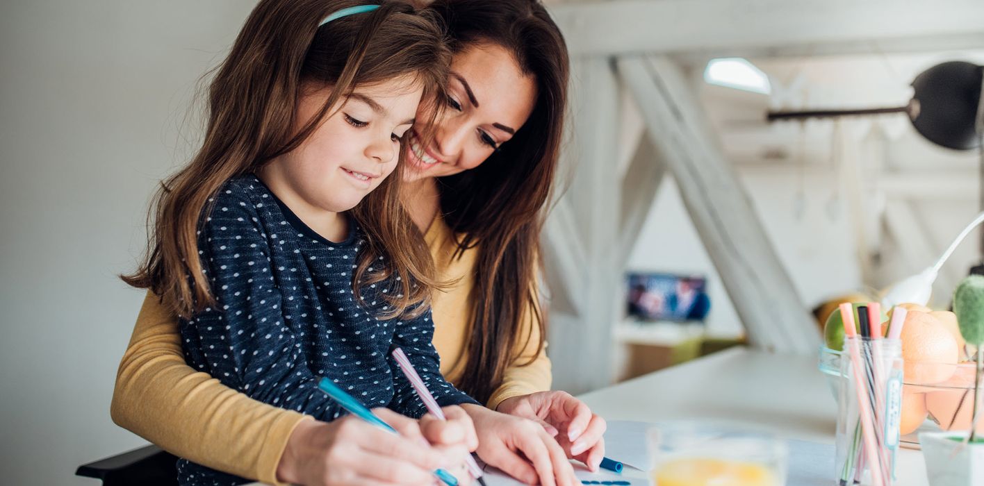 woman drawing with her daughter