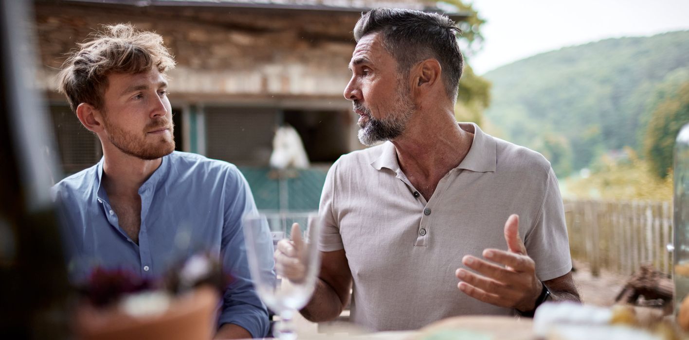 Friends talking about what they read in the latest weekly market commentary from Northwestern Mutual.