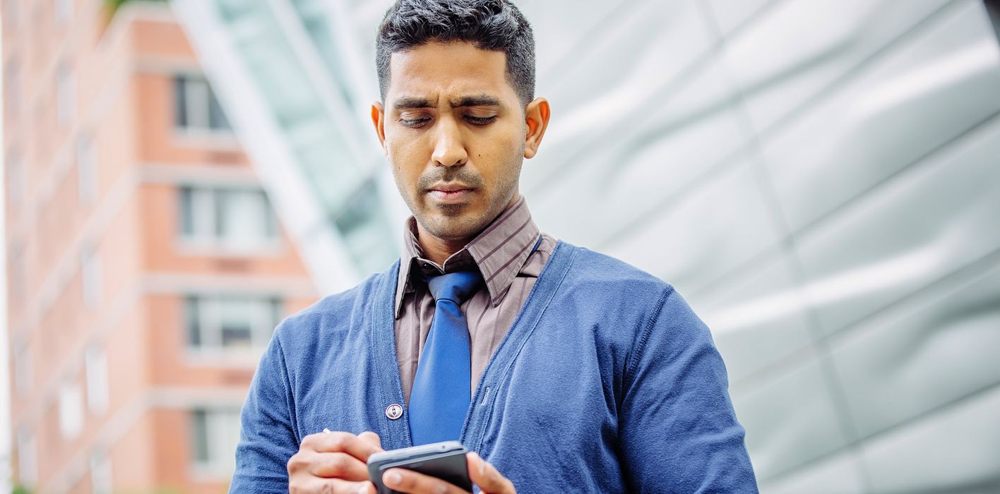Man reading Northwestern Mutual Wealth Management’s Weekly Market Commentary to stay informed on the economy, tariffs and inflation.