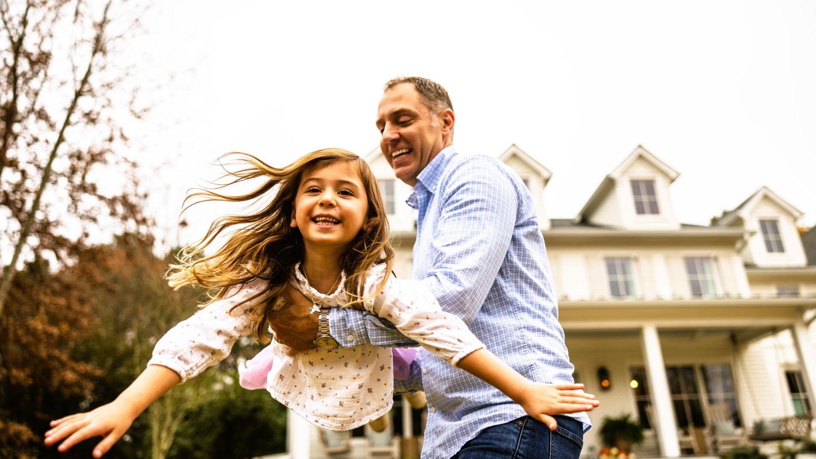A father and daughter enjoy time together.