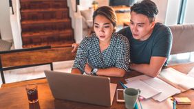 couple exploring refinancing on laptop