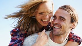 How to reach your financial goals happy couple