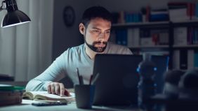 Man reading Northwestern Mutual’s weekly market commentary.