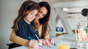 woman drawing with her daughter