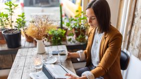 Woman reading Northwestern Mutual Wealth Management Company’s Weekly Market Commentary