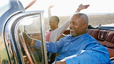 retired-couple-on-summer-road-trip