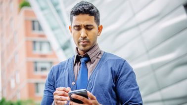 Man reading Northwestern Mutual Wealth Management’s Weekly Market Commentary to stay informed on the economy, tariffs and inflation.