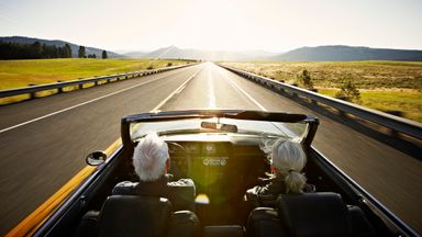 Senior-couple-on-road-trip
