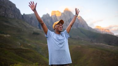 Solo-hiker-in-scenic-mountain-landscape