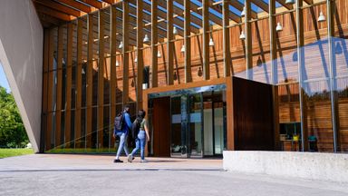 people discuss college costs