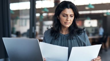 Woman reading Northwestern Mutual’s discussion about a potential government shutdown.