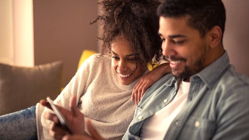 couple-checking-401k-balance