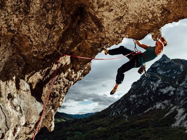 Mountain climber reaches new goals while celebrating financial freedom with Northwestern Mutual