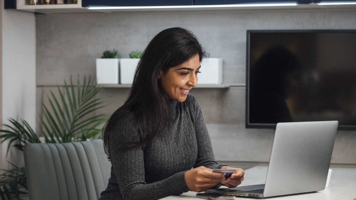 Woman reading Northwestern Mutual Market Commentary