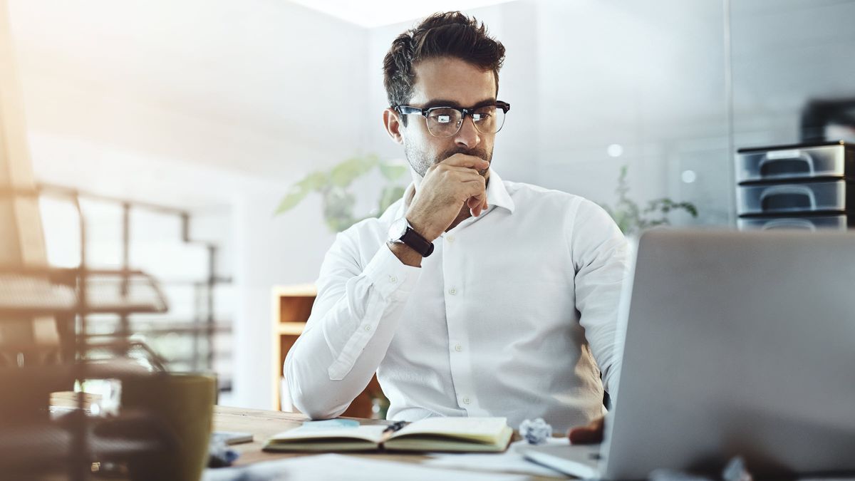 Man reading Northwestern Mutual Market Commentary on a computer