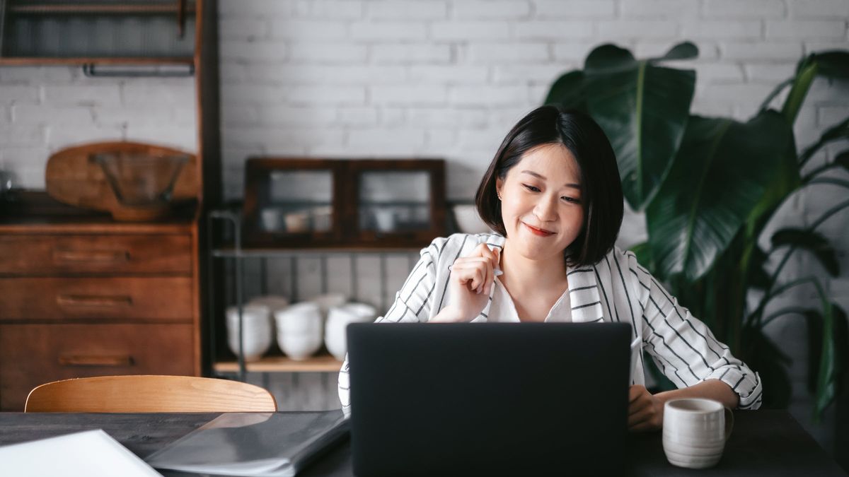 Woman smiling after reading Northwestern Mutual’s Weekly Market Commentary