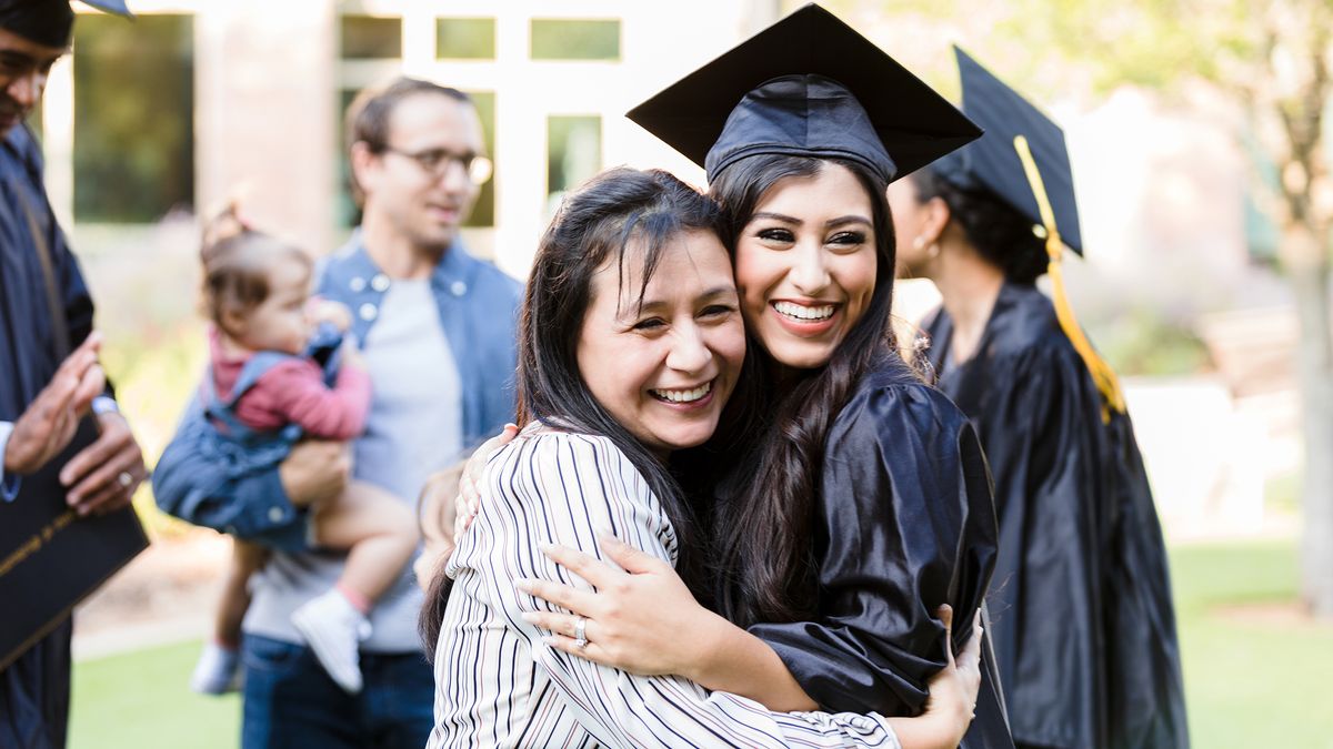 mom-and-graduating-daughter-student-loans-101