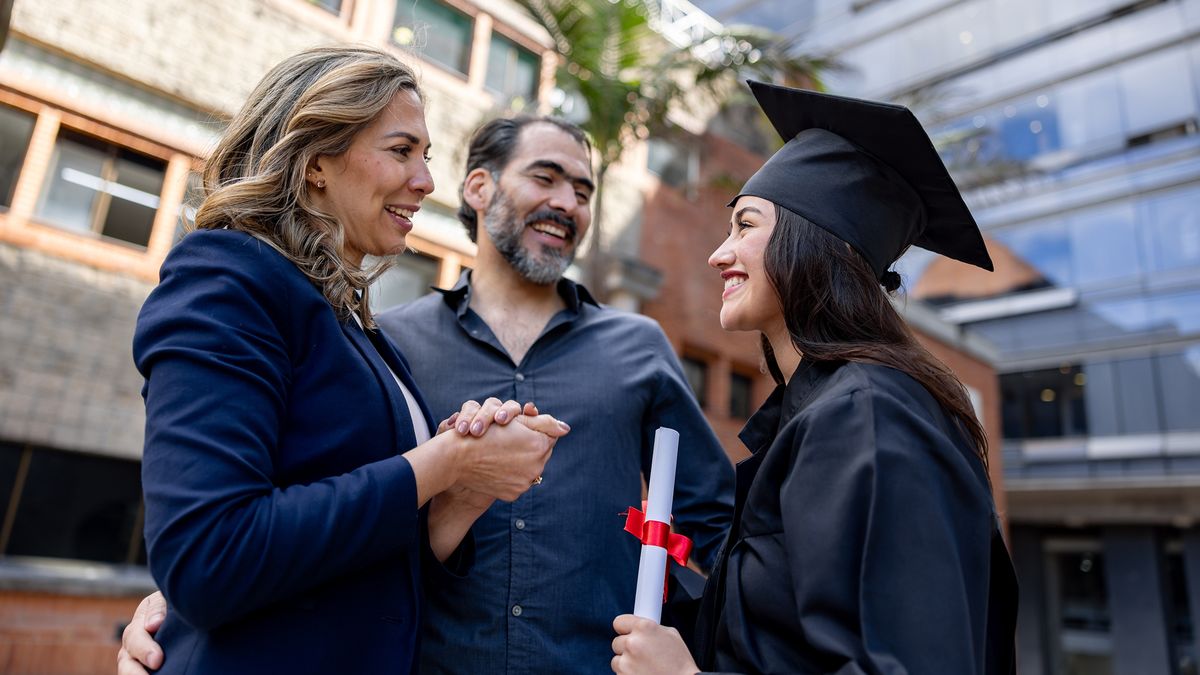 parents-congratulating-graduate-daughter