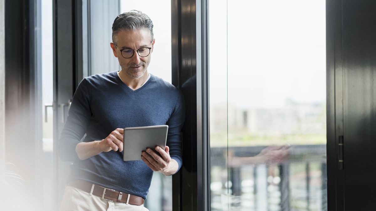 Man reading Northwestern Mutual’s weekly market commentary.