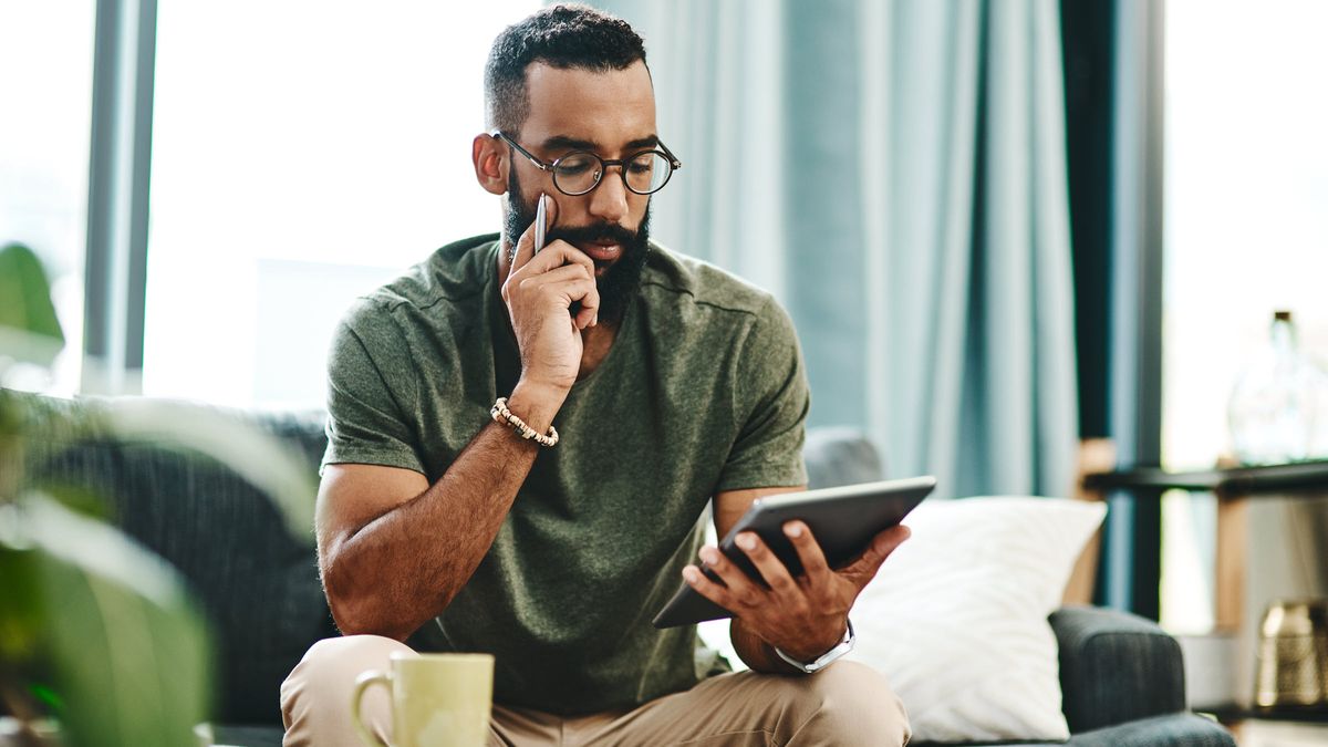 Man reading Northwestern Mutual’s quarterly market commentary on his tablet.