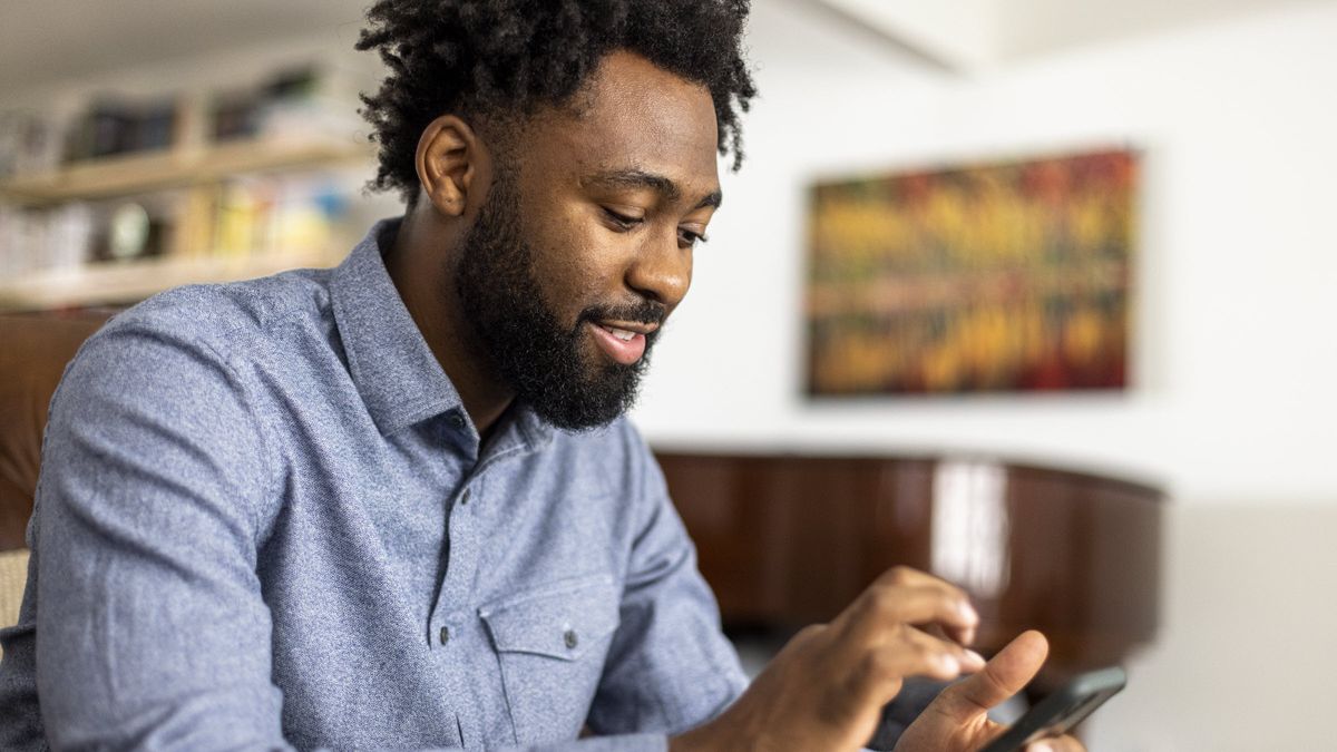 Man reading Northwestern Mutual’s weekly market commentary.