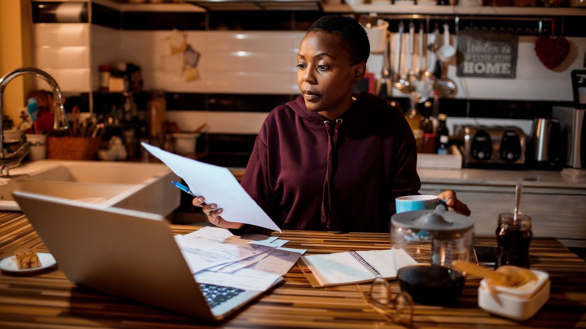 Young woman preparing for a conversation with her financial advisor about early retirement