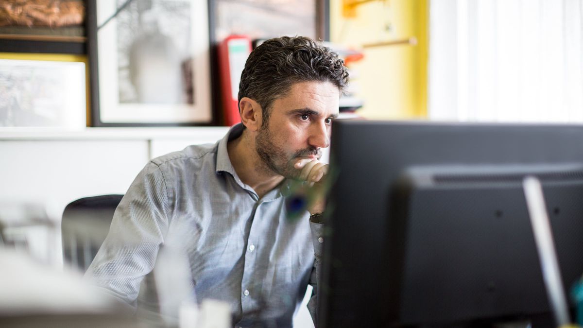 Man reading Northwestern Mutual’s weekly market commentary.