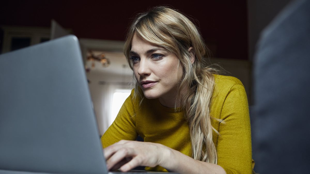 Woman reading about what the threat of a government shutdown means for investors.