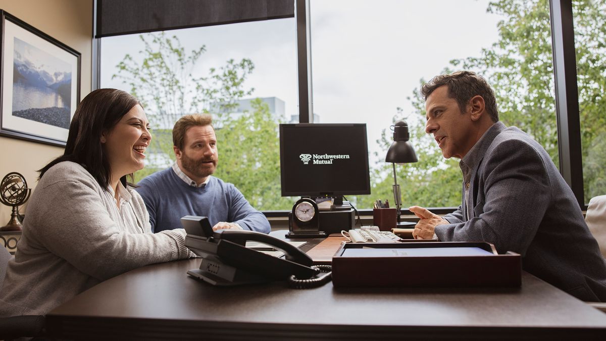 NM-clients-discussing-privacy-with-advisor