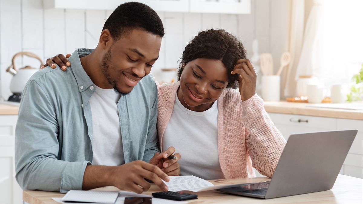 young couple determining how much and how often to save in IRA