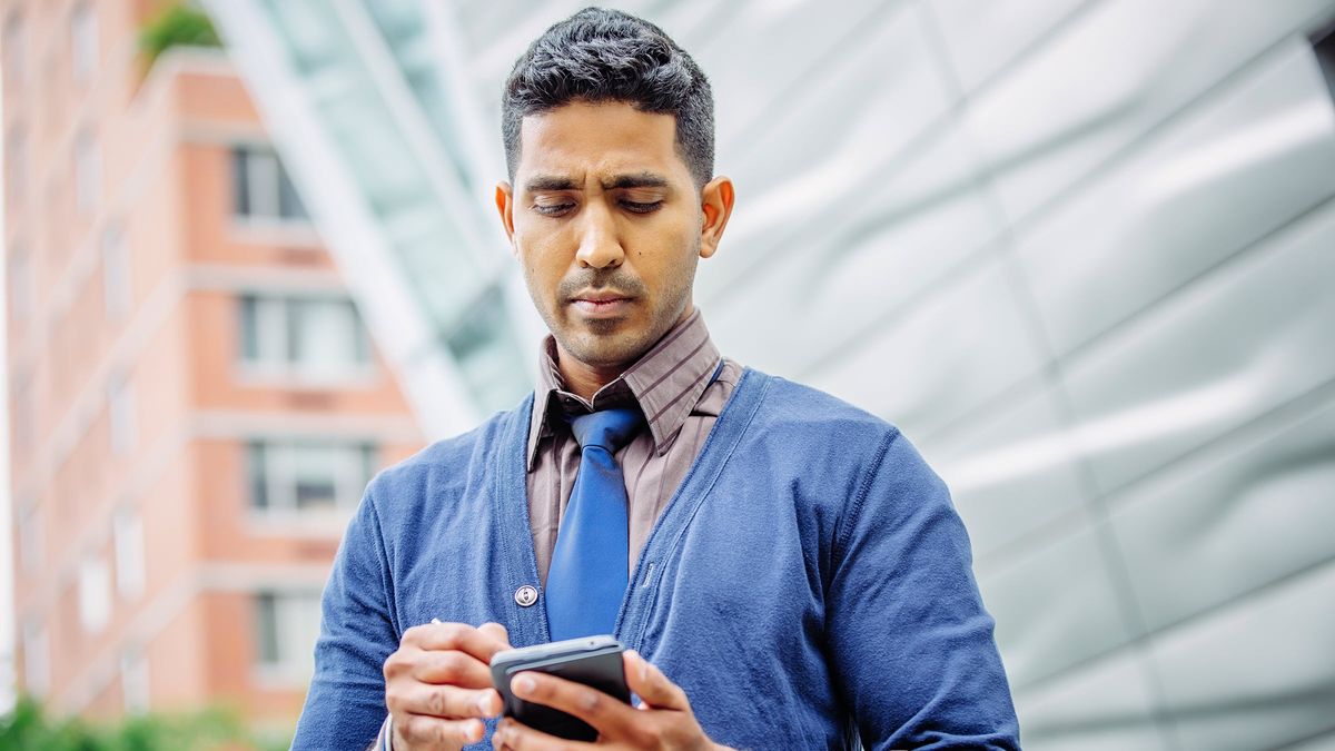 Man reading Northwestern Mutual Wealth Management’s Weekly Market Commentary to stay informed on the economy, tariffs and inflation.
