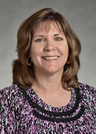 Photo of Associate Wealth Management Advisor Lynn M Effer