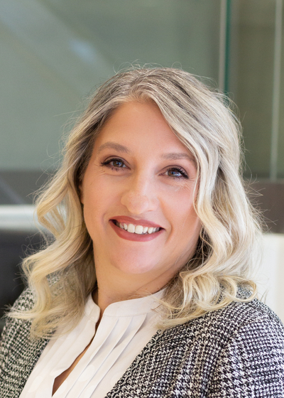 Photo of Associate Financial Representative Mona Lloyd
