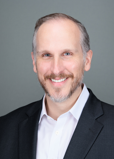 Anthony Holds headshot