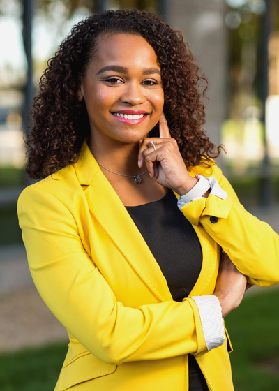 Leslie Johnson headshot