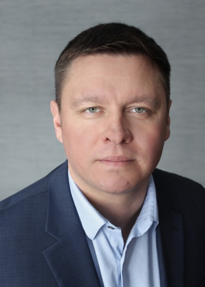 Professional headshot of financial representative, Art Ivanenko.